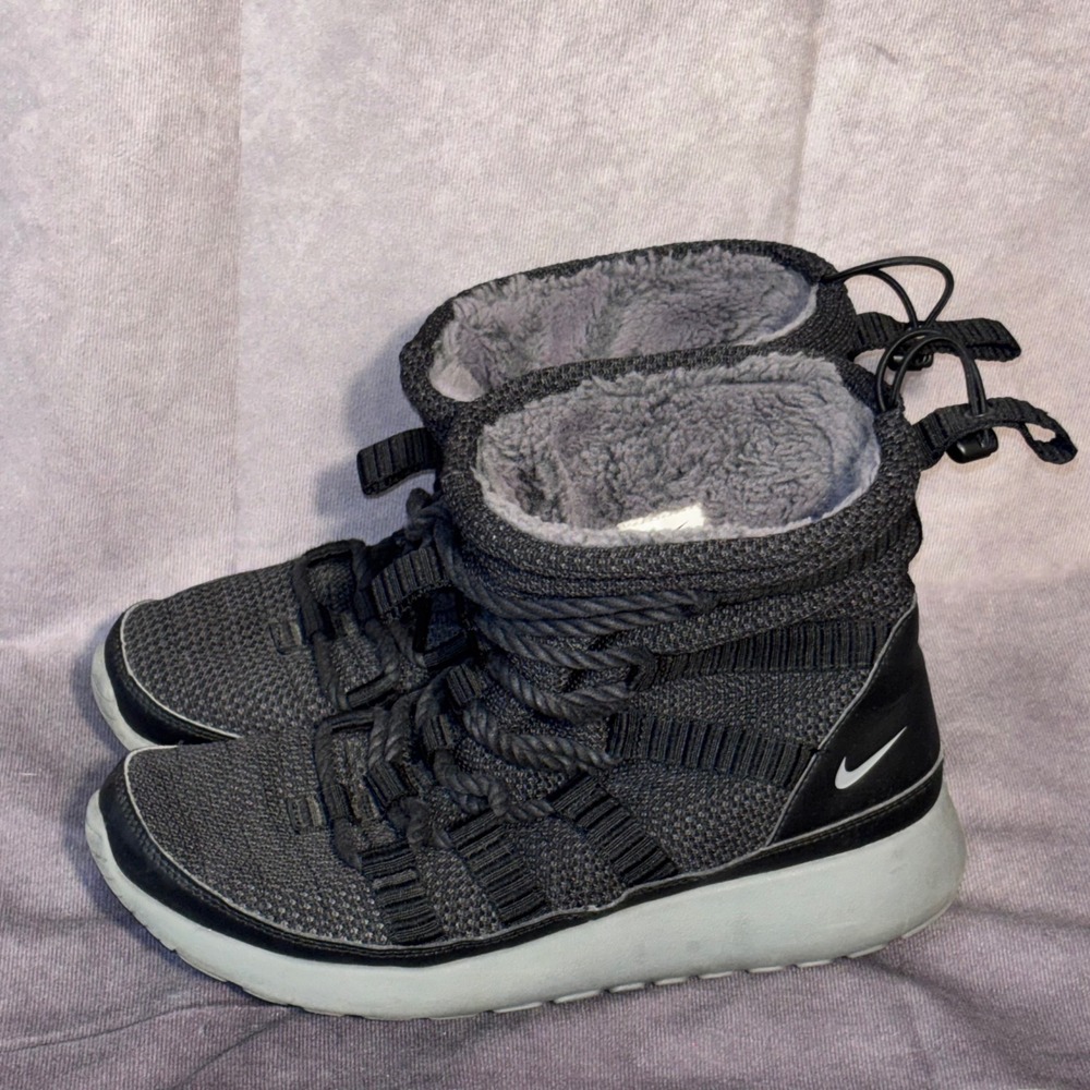 Nike Roshe One Hi Snow Boots Women Size 8 Black Grey Winter Faux Fur Lining